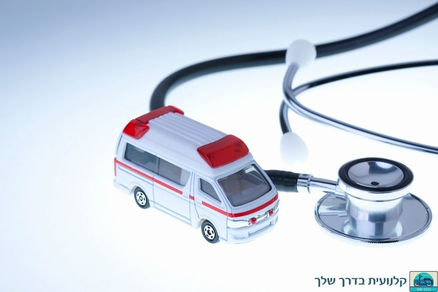 אמבולנס קטן עם סטטוסקופ